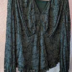 Scarlet darkness 💚 green 2X worn once. Elegant silk & lace. Pearl 🦪 buttons.